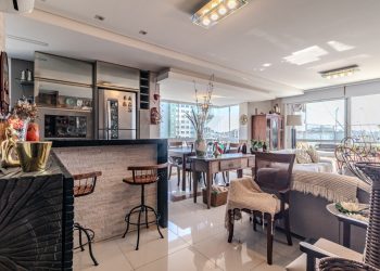 Cobertura à venda com 161m², 2 dormitórios, 1 suíte, 2 vagas no bairro Santana em Porto Alegre