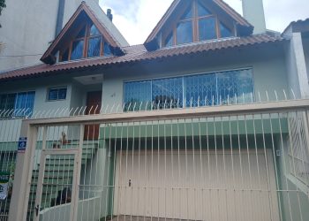 Casa à venda com 374m², 5 dormitórios, 1 suíte, 4 vagas no bairro Jardim Planalto em Porto Alegre