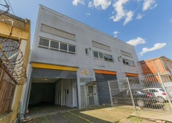 Depósito com 170m² no bairro Navegantes em Porto Alegre
