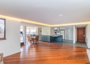 Apartamento à venda com 170m², 3 dormitórios, 3 suítes, 2 vagas no bairro Moinhos de Vento em Porto Alegre