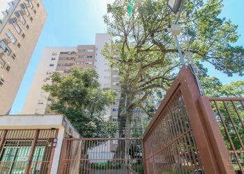 Apartamento à venda com 63m², 2 dormitórios, 1 suíte, 1 vaga no bairro Teresópolis em Porto Alegre