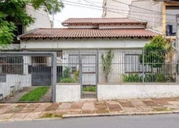 Casa com 189m², 3 dormitórios, 1 suíte, 4 vagas no bairro Boa Vista em Porto Alegre