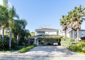 Casa em Condomínio à venda com 459m², 5 dormitórios, 5 suítes, 4 vagas no bairro Pedra Redonda em Porto Alegre