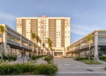 Apartamento à venda com 55m², 2 dormitórios, 1 suíte, 1 vaga no bairro São João em Porto Alegre