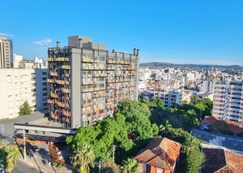 Apartamento à venda com 77m², 2 dormitórios, 1 suíte, 2 vagas no bairro Independência em Porto Alegre
