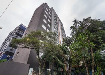 Apartamento à venda com 108m², 2 dormitórios, 1 suíte, 1 vaga no bairro Menino Deus em Porto Alegre