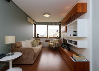 Apartamento à venda com 67m², 2 dormitórios, 1 suíte, 2 vagas no bairro Cidade Baixa em Porto Alegre