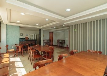 Apartamento à venda com 68m², 2 dormitórios, 1 suíte, 1 vaga no bairro Menino Deus em Porto Alegre