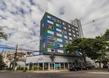 Studio à venda com 27m², 1 dormitório, 1 vaga no bairro Santa Cecília em Porto Alegre