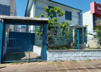 Apartamento com 200m², 2 dormitórios, 2 vagas no bairro Floresta em Porto Alegre