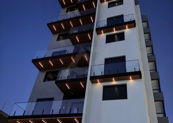 Apartamento à venda com 89m², 3 dormitórios, 1 suíte, 2 vagas no bairro Petrópolis em Porto Alegre