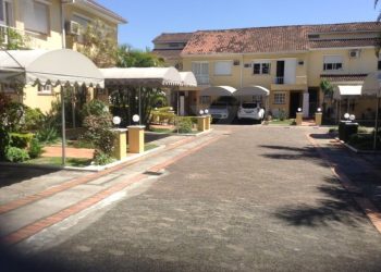 Casa em Condomínio à venda com 210m², 3 dormitórios, 3 suítes, 1 vaga no bairro Tristeza em Porto Alegre