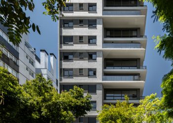 Apartamento à venda com 72m², 2 dormitórios, 1 suíte, 2 vagas no bairro Petrópolis em Porto Alegre