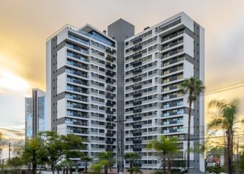 Apartamento à venda com 67m², 2 dormitórios, 1 suíte, 1 vaga no bairro Petrópolis em Porto Alegre