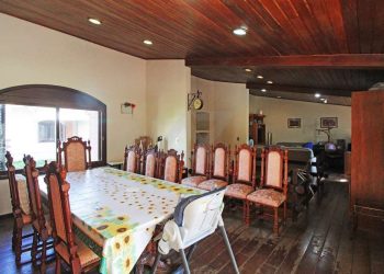 Casa à venda com 458m², 4 dormitórios, 1 suíte, 2 vagas no bairro Partenon em Porto Alegre