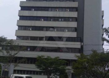 Salas/Conjuntos à venda com 47m², 1 vaga no bairro Santana em Porto Alegre