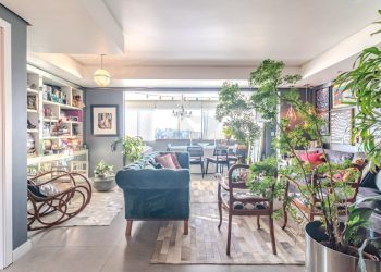 Apartamento com 103m², 1 dormitório, 2 vagas no bairro Menino Deus em Porto Alegre