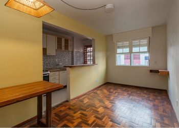 Apartamento à venda com 41m², 1 dormitório, 1 vaga no bairro Petrópolis em Porto Alegre