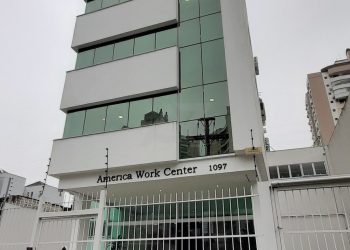 Salas/Conjuntos à venda com 182m², 5 vagas no bairro Menino Deus em Porto Alegre