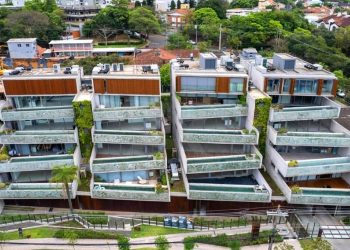 Apartamento à venda com 374m², 3 dormitórios, 3 suítes, 4 vagas no bairro Três Figueiras em Porto Alegre