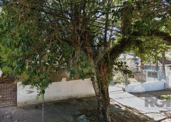 Terreno à venda com 304m² no bairro Vila Ipiranga em Porto Alegre