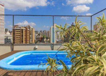 Cobertura à venda com 200m², 3 dormitórios, 1 suíte, 2 vagas no bairro Auxiliadora em Porto Alegre