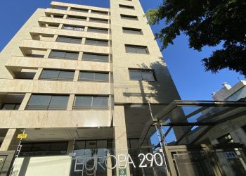 Apartamento à venda com 67m², 2 dormitórios, 1 suíte, 1 vaga no bairro Petrópolis em Porto Alegre