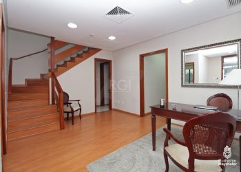 Prédio Comercial à venda com 440m², 4 vagas no bairro Auxiliadora em Porto Alegre