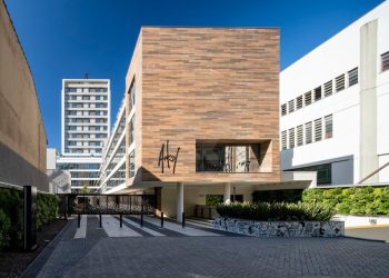 Studio à venda com 46m², 1 dormitório, 1 vaga no bairro Cidade Baixa em Porto Alegre