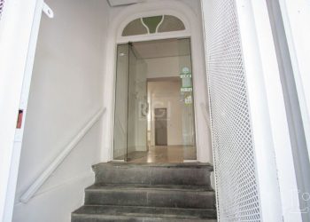Prédio Comercial à venda com 157m², 5 vagas no bairro Menino Deus em Porto Alegre