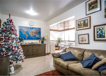 Apartamento à venda com 80m², 2 dormitórios, 1 suíte, 2 vagas no bairro Petrópolis em Porto Alegre