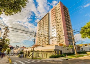 Apartamento à venda com 82m², 3 dormitórios, 1 suíte, 2 vagas no bairro Passo da Areia em Porto Alegre